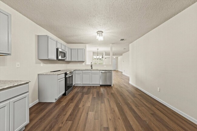 Building Photo - 2621 S Wavecrest Ct