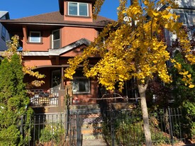 Building Photo - 32 Duer Pl