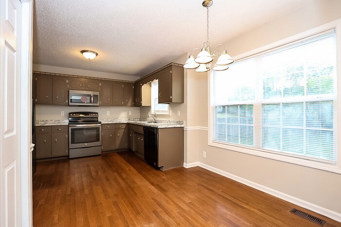 Building Photo - 951 Roedeer Dr