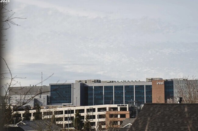 Building Photo - 6610 NE Rosebay Dr