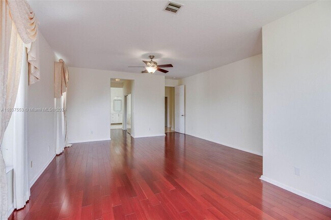 Building Photo - 2231 SW 164th Ave