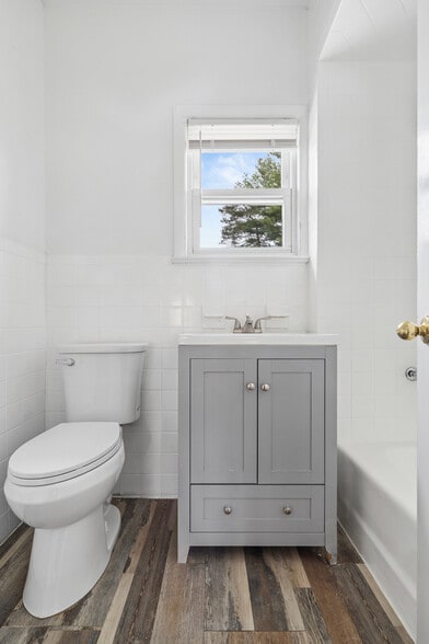 Building Photo - 37 2nd Ave