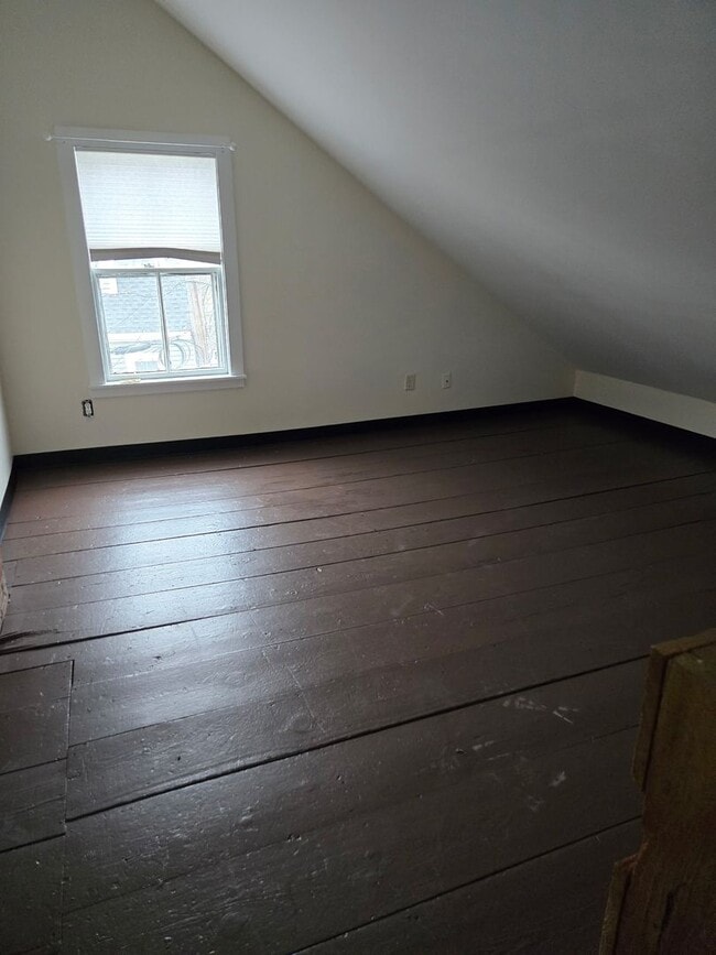 Building Photo - 18 School St