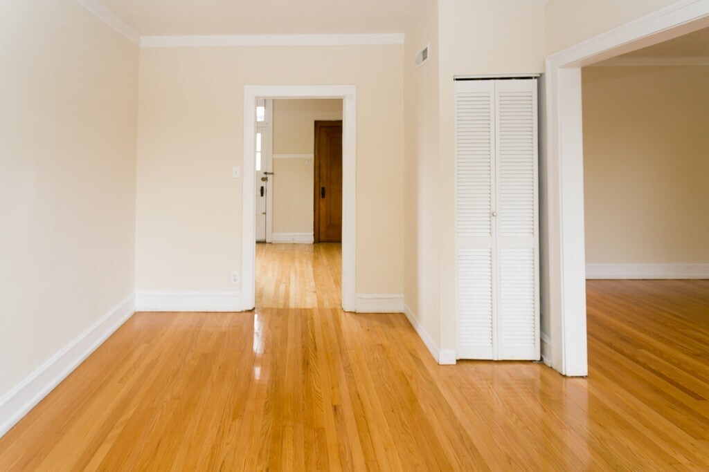 Building Photo - 1455 W Byron St