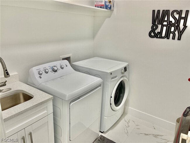 Building Photo - 915 SW Embers Terrace