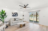 Building Photo - 8115 Thomas Dr