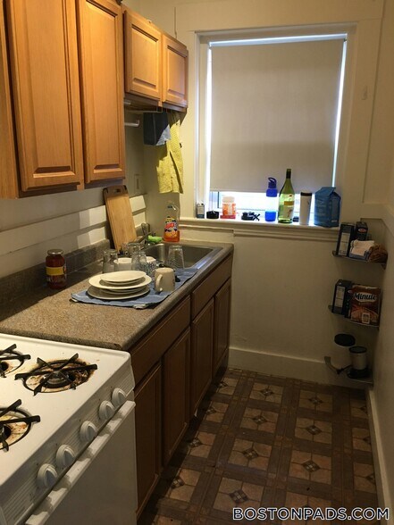 Building Photo - 163 Summer St