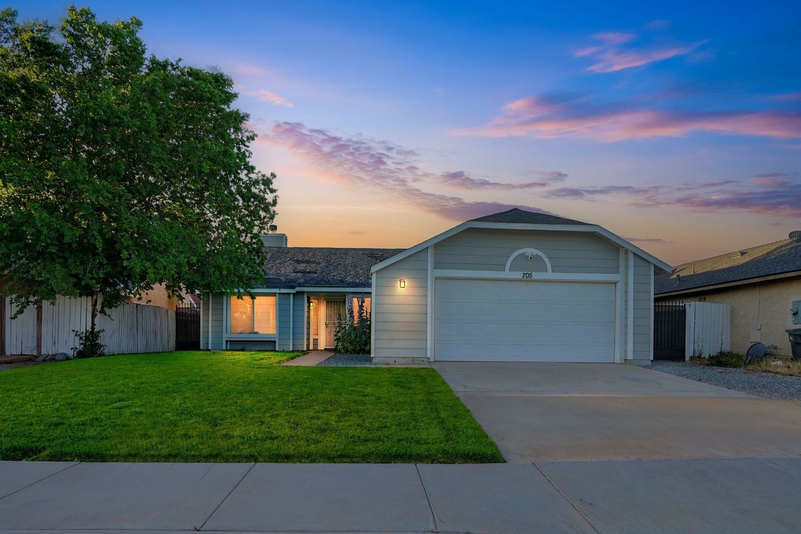 Building Photo - 705 Desert Calico Dr