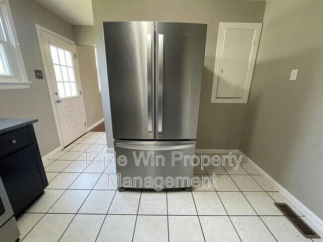 Building Photo - 1105 S Waterford Dr