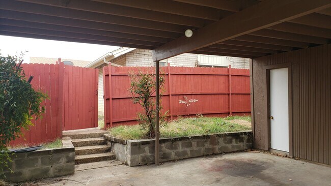 Building Photo - 13439-13441 Blossomheath Ln, Dallas, TX 75240