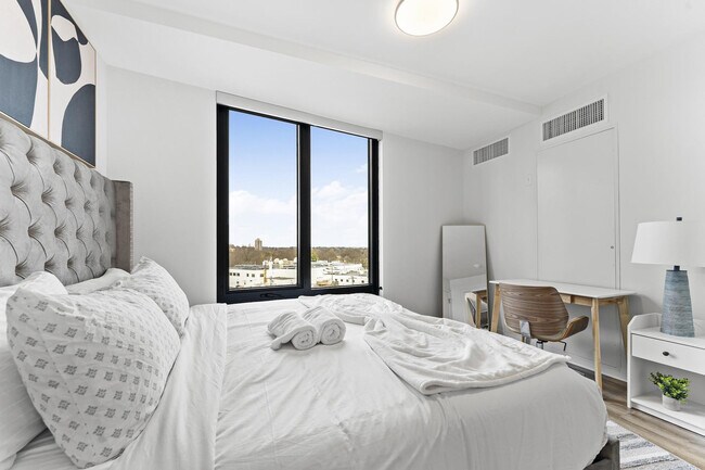 Building Photo - 284 Western Ave