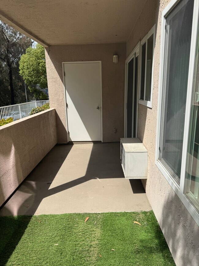 Building Photo - 2 bedroom 1 bathroom condo in Mirabella Point