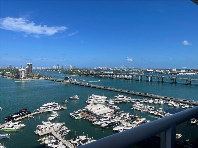 Primary Photo - 1717 N Bayshore Dr