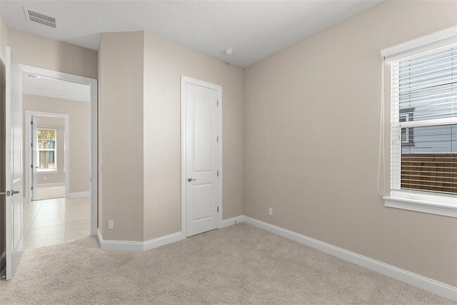 Building Photo - 13833 Behring Ave