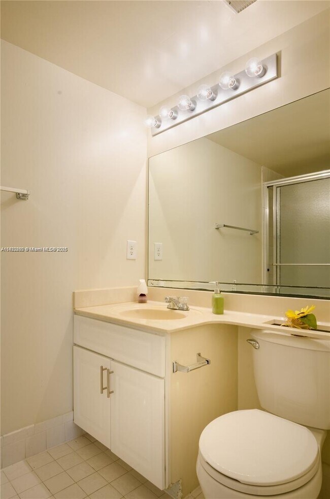 Building Photo - 9855 Westview Dr