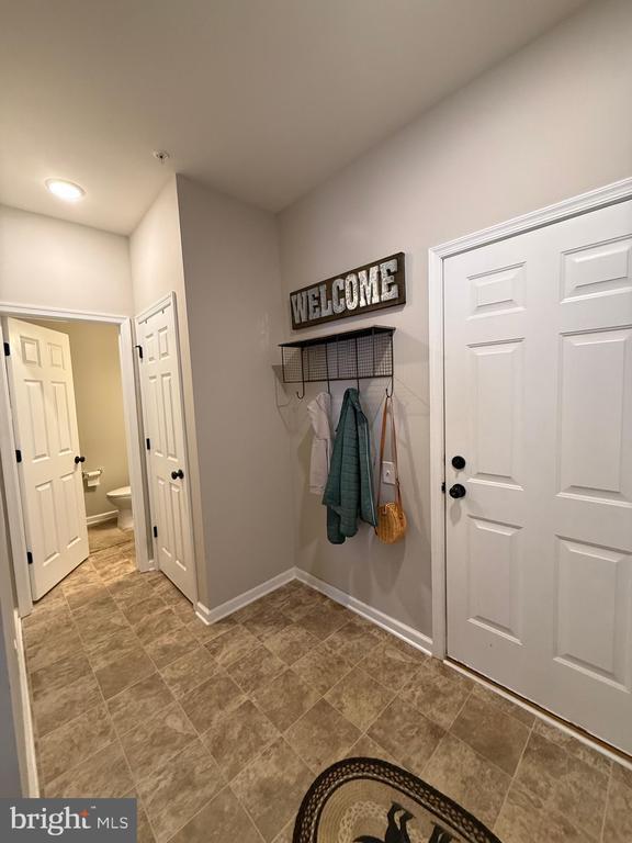 Building Photo - 31 Par Ln