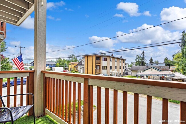 Building Photo - Modern & Stylish Townhome!