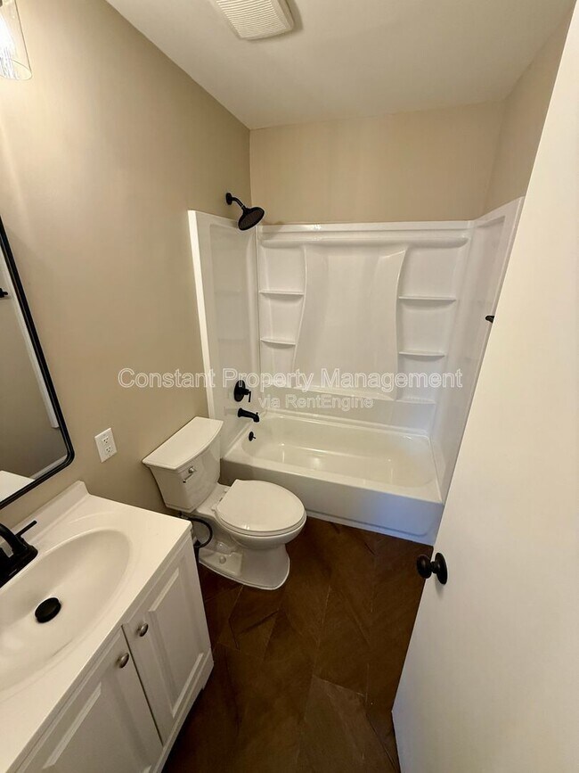 Building Photo - 2516 Medford Pl