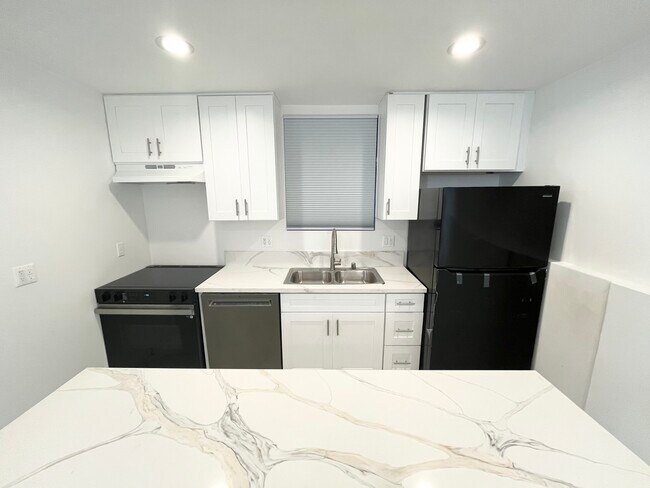 Building Photo - 419 S Clark Dr