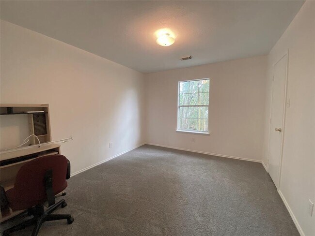 Building Photo - 3303 Bent Spring Ct