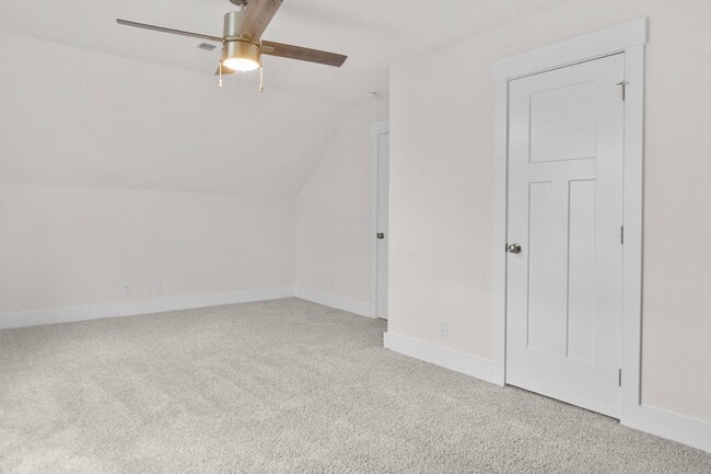 Building Photo - Pet Friendly Three Bedroom with Bonus!