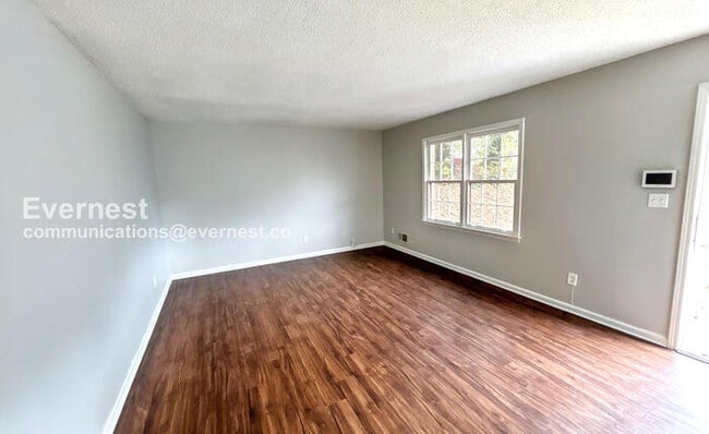 Building Photo - SPECIAL PROMOTION | 3 Bed, 2 Bath Home with Garage / Pet-Friendly / Available Soon!