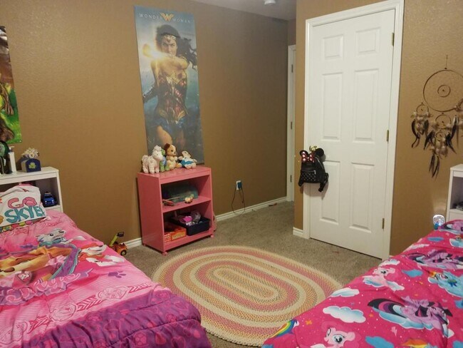 Building Photo - 835 Kane Dr