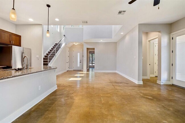 Building Photo - 908 Freewater Ln