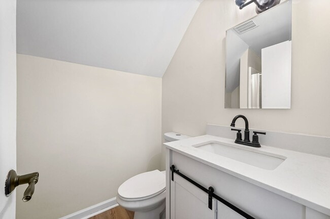 Building Photo - 564 Briarwood Dr