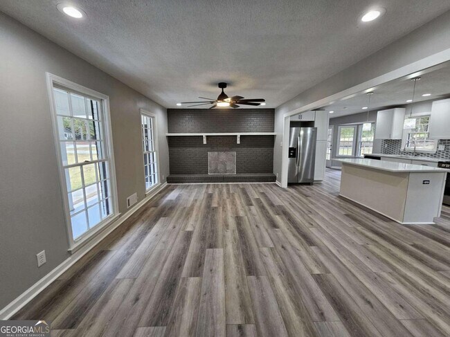 Building Photo - 999 Braselton Hwy