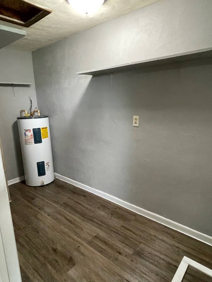 Building Photo - 2740 E Phylbeck Ave