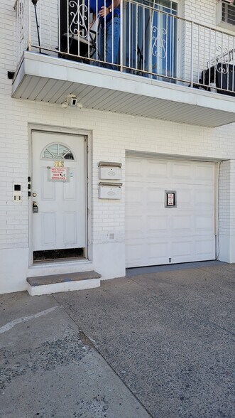 Building Photo - 6105 Palisade Ave