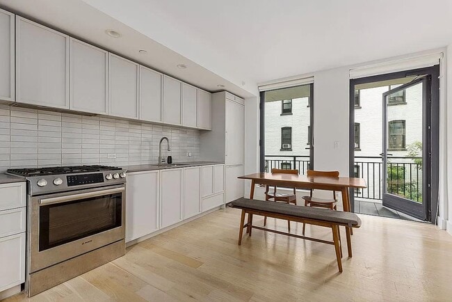 Building Photo - spacious one-bedroom, one-bathroom layout