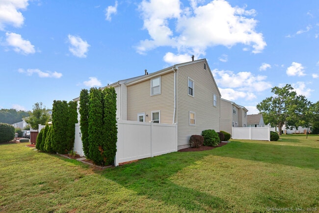Building Photo - 8 Allspice Ln