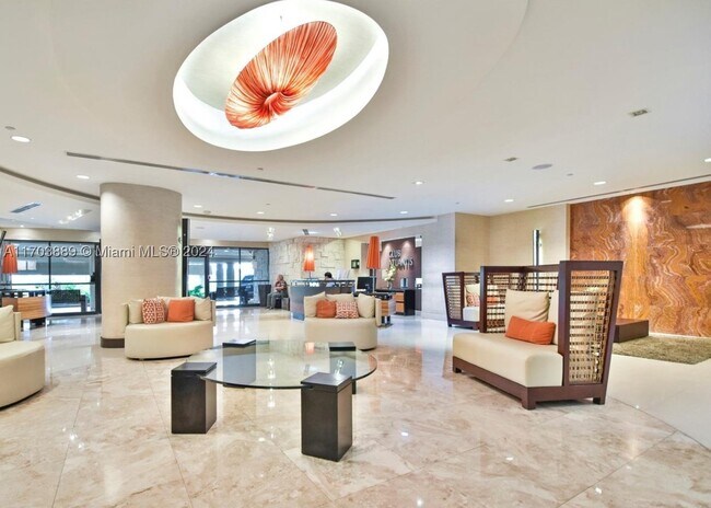 Building Photo - 2555 Collins Ave