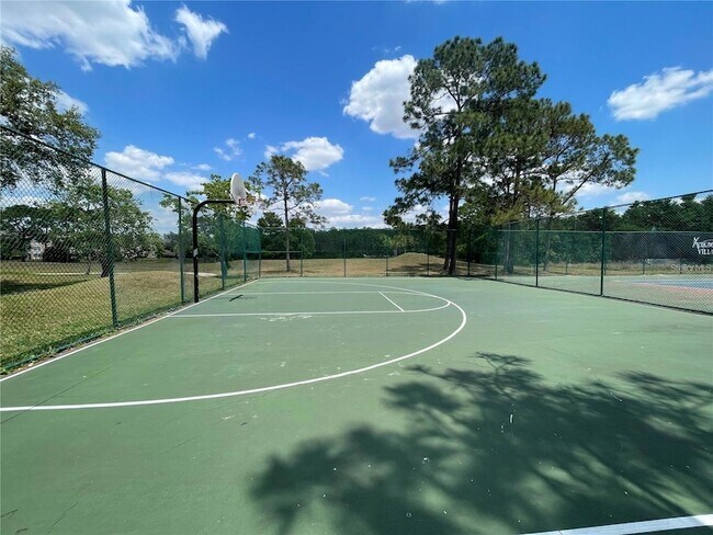 Building Photo - 13905 Fairway Island Dr