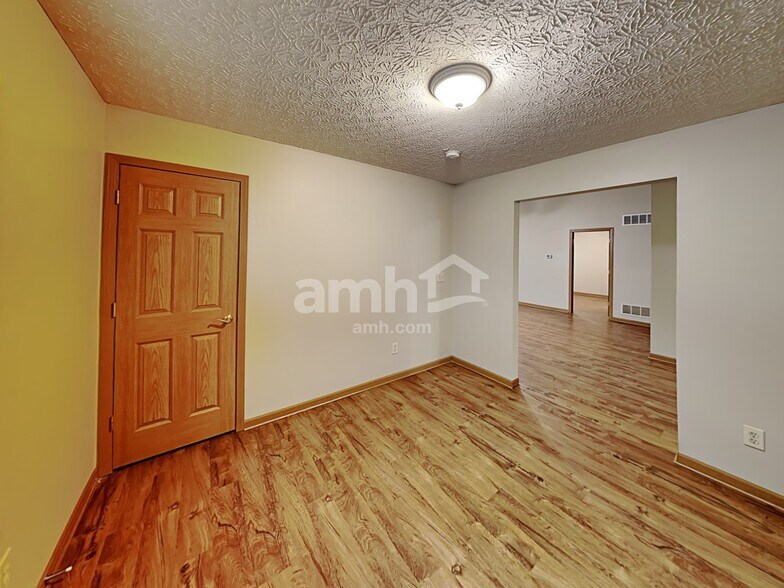Building Photo - 2127 Staghorn Way