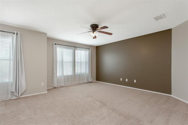 Building Photo - 2700 Peach Dr