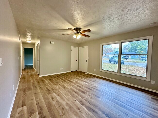 Building Photo - 120 Cavalry Ct