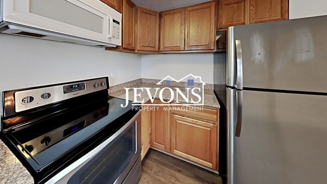 Building Photo - Charming duplex in a walkable location near the University of Puget Sound