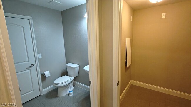 Building Photo - 2868 Josephine Dr