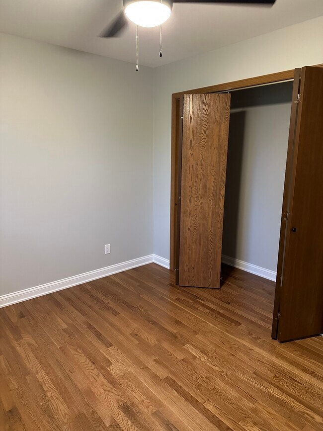 Building Photo - 1547 W 97th Pl