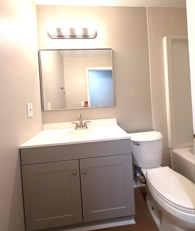 Building Photo - 407 N 29th St