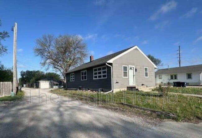 Building Photo - 4525 N 70th St