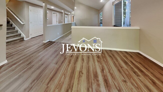 Building Photo - Charming 3-bedroom single-family home with...