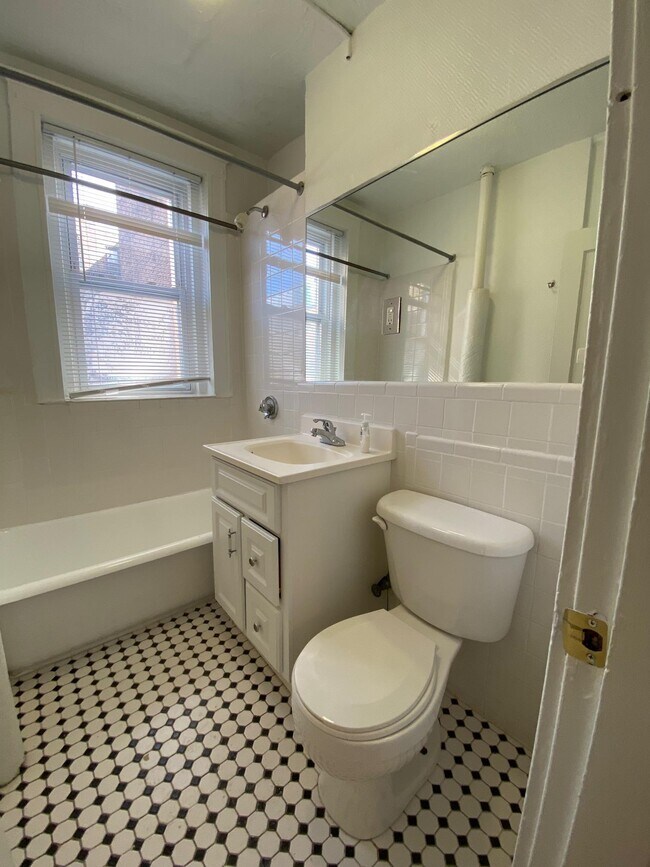 Building Photo - 63 Park Dr