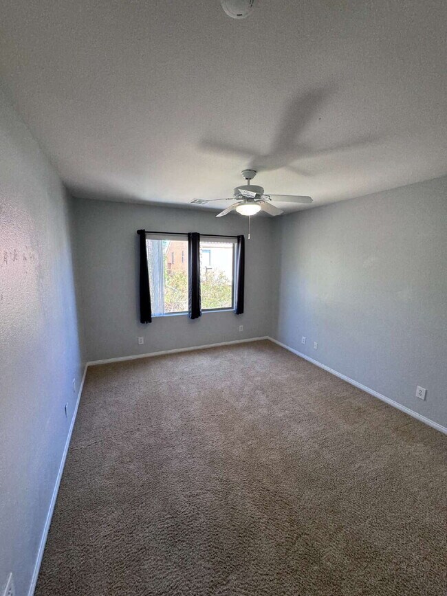 Building Photo - Centennial Hills 4-bedrooms with 2.5 bath