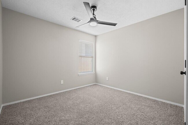 Building Photo - 18464 Sunrise Oaks Ct