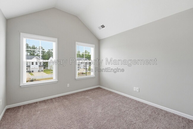 Building Photo - 228 Linsmore Ave