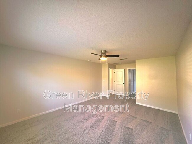 Building Photo - 824 Songbird Dr